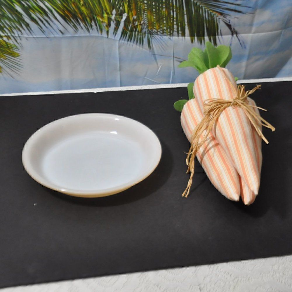 Fire King Vintage Peach Luster 9" Pie Plate and Bunch of Fabric Carrots - Picture 2 of 3